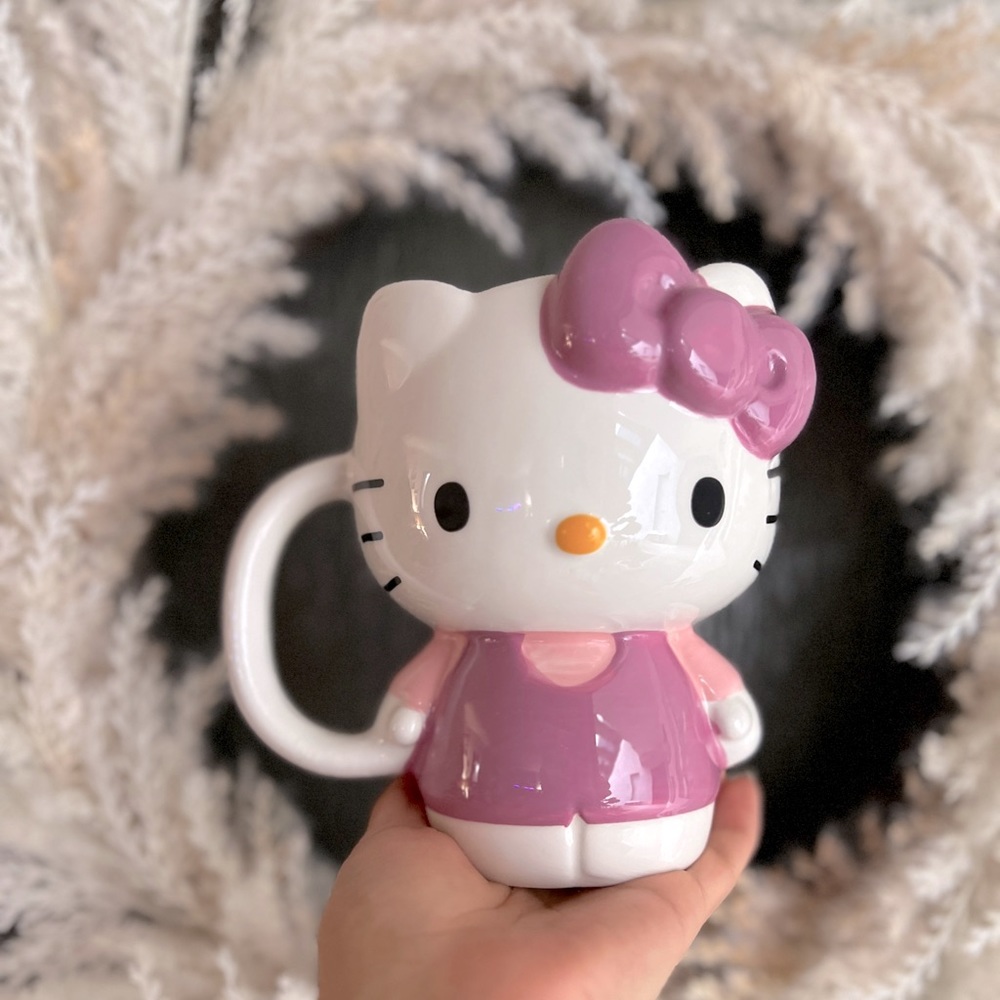 ✨NEW🐱Hello Kitty Pink and White Figural Full Body Mug🎀